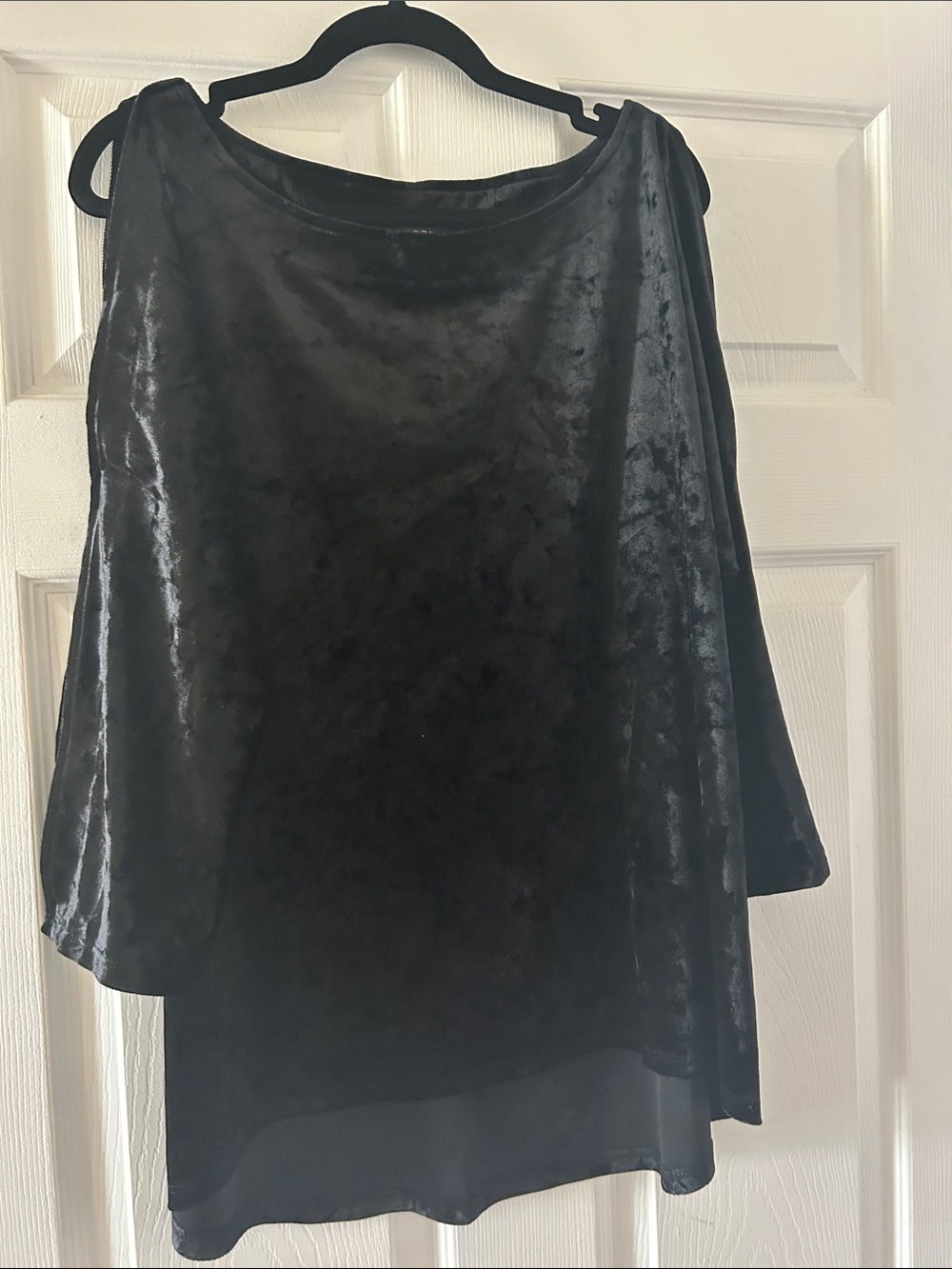 Spense Black Velvet Long Sleeve Blouse